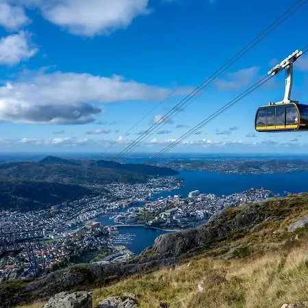 Historic In The Heart Of Lägenhet Bergen